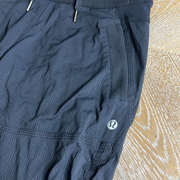 LULULEMON Black Studio Crop Pant 4 - Picture 8 of 13